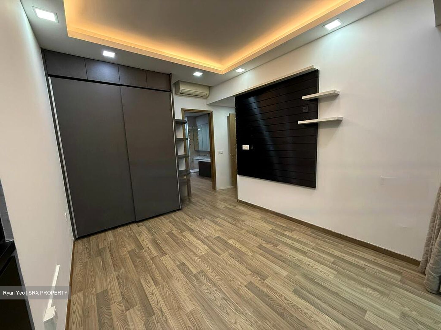 Lakeville (D22), Condominium #449790461